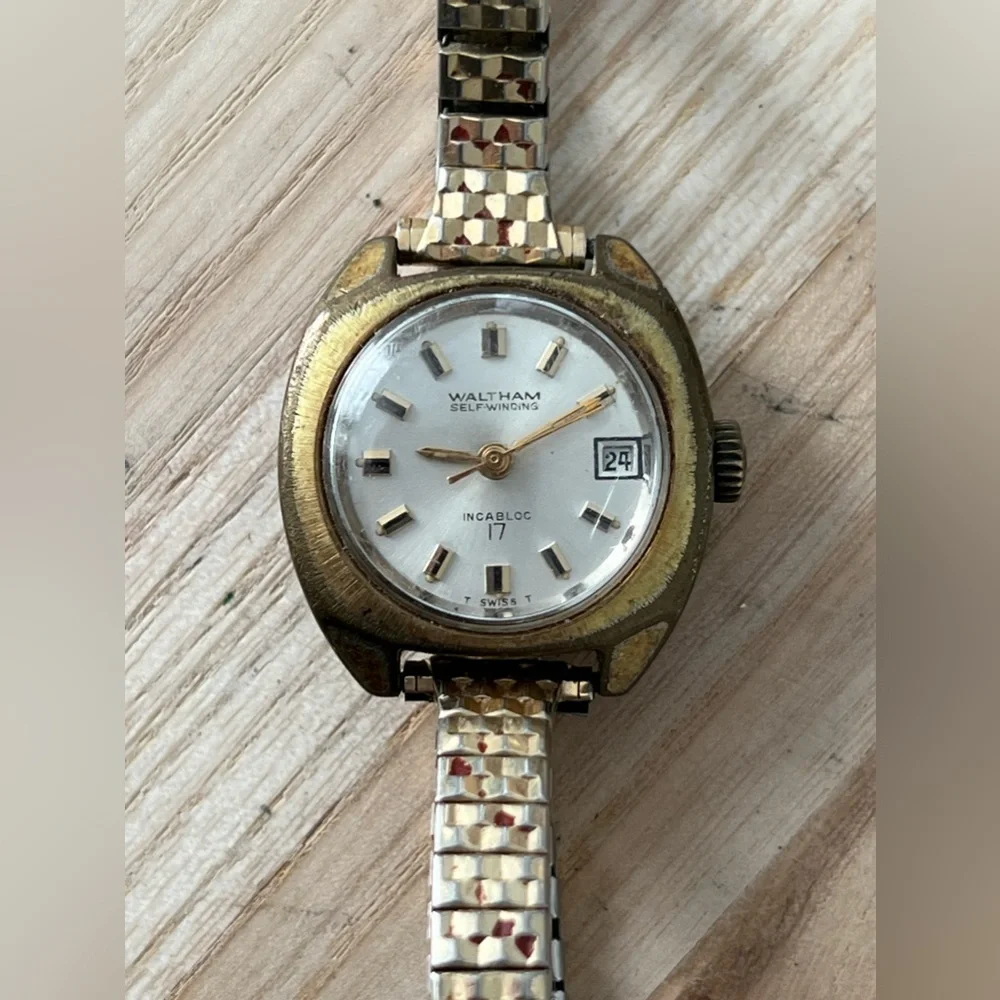 Waltham Self-Winding Incabloc 17 Jewels Vintage Watch Silver Dial Date Window